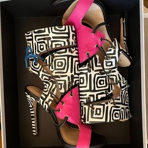 Black and White Vintage Print Emily B Heels